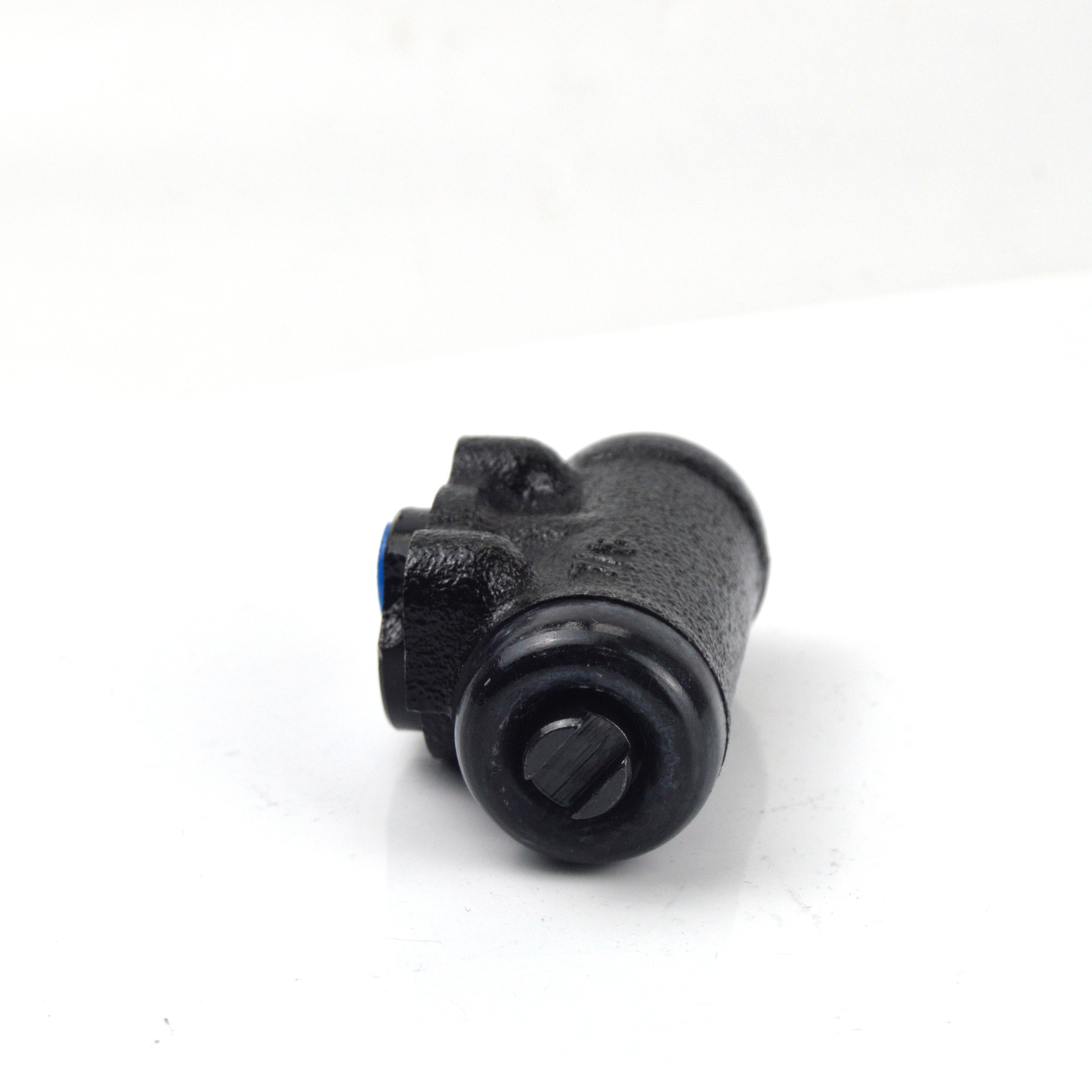dfsk c37 spare parts rear brake cylinder with high quality 