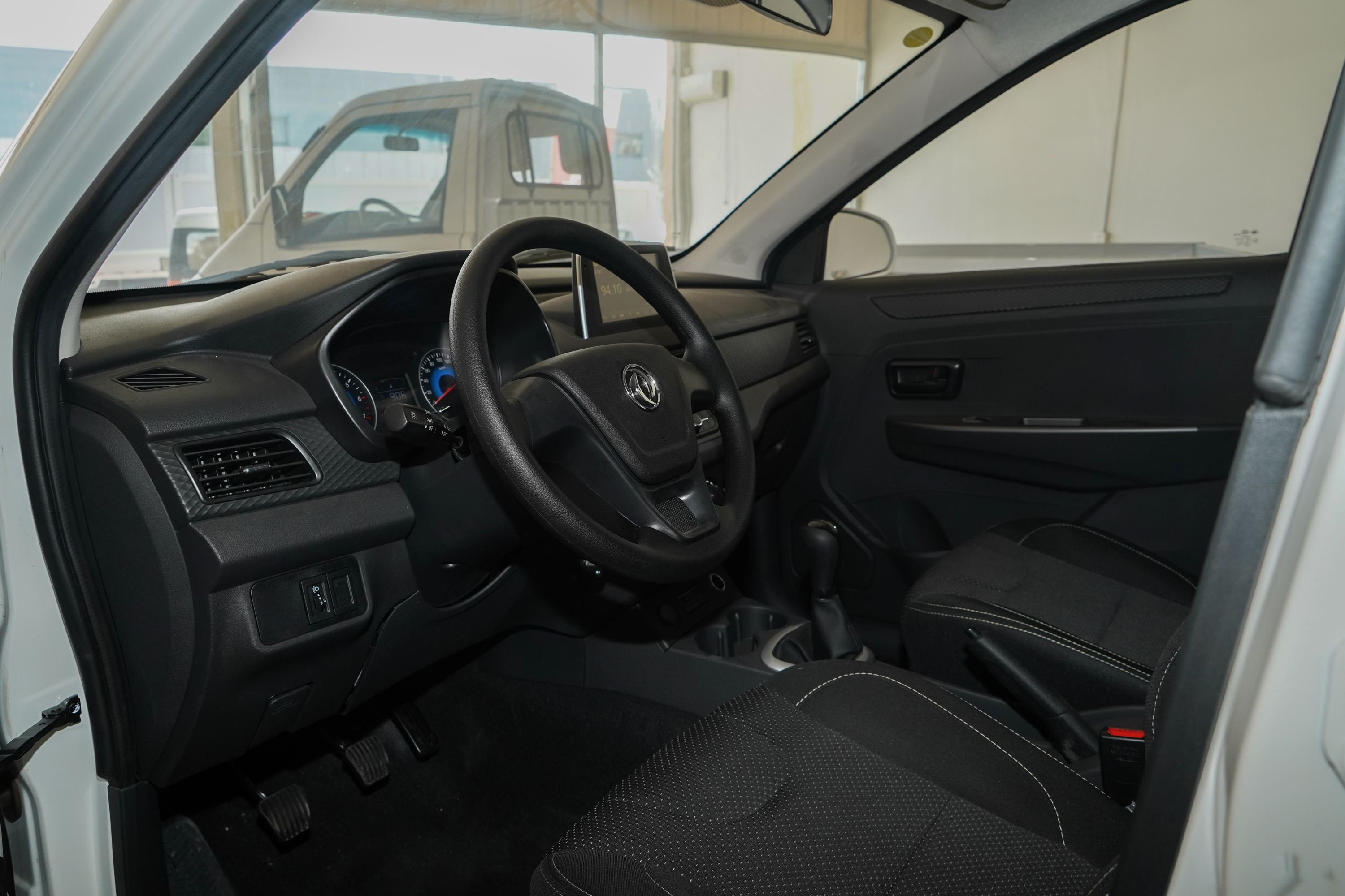 Dfsk glory 330 interior