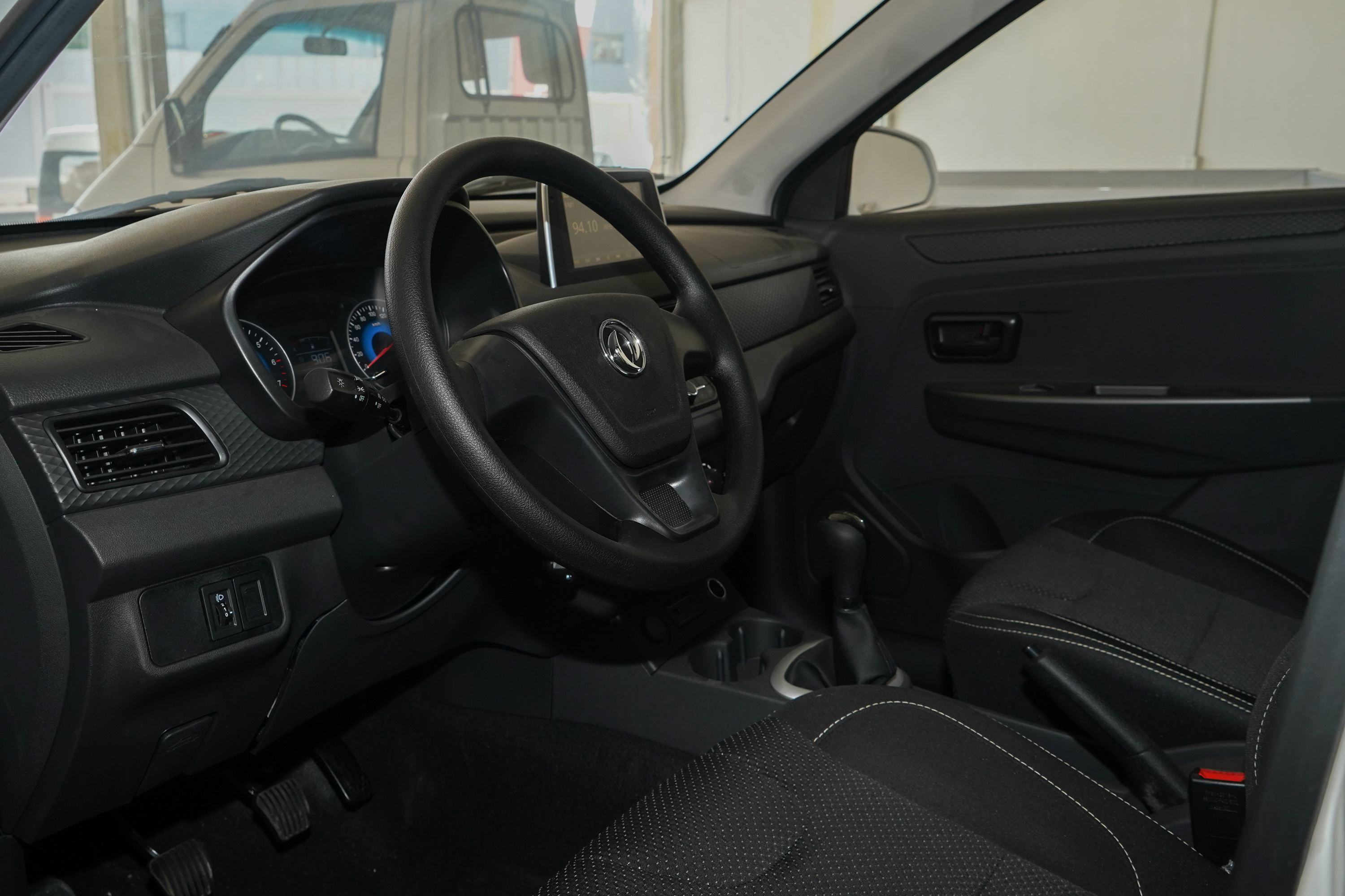 Dfsk glory 330 interior