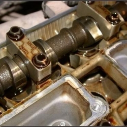 What are the symptoms of car fuel pump damage?